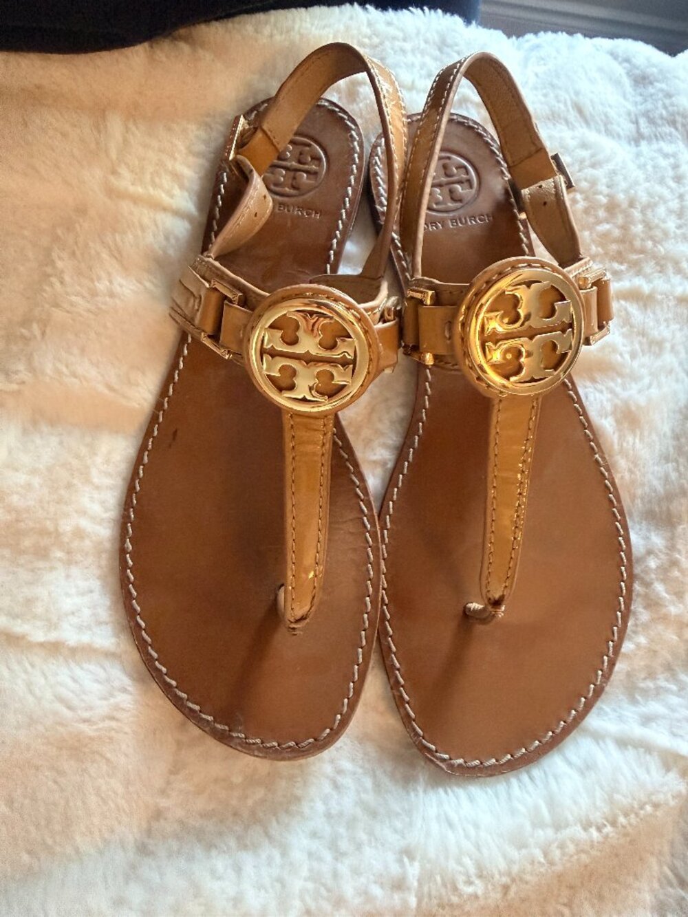 TORY BURCH Cassia Patent tan Leather Flat Thong Sandal 7.5M